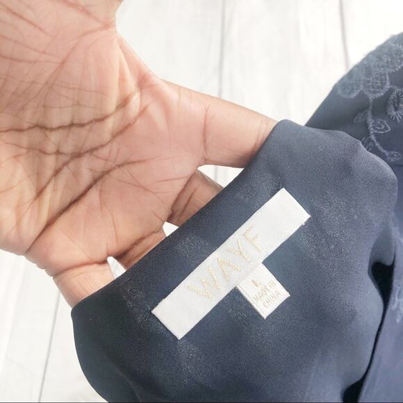 WAYF Women's Halifax Blue Embroidered V-Neck Long‎ Bell Sleeves Size Large - Picture 4 of 6